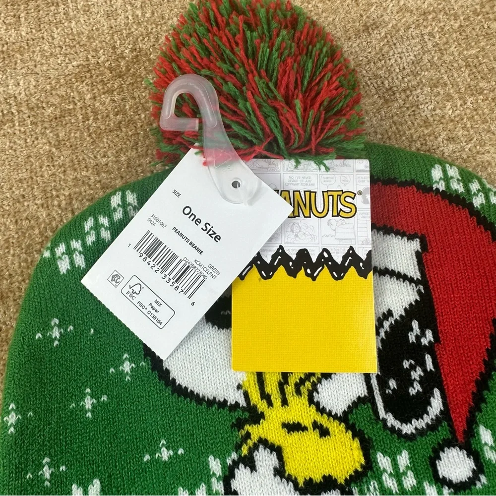 Peanuts Snoopy NWT Pom Beanie/Toboggan Hat Green/Red One Size Unisex